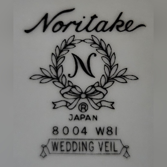 On Sale!  Noritake gravy boat with attached dish.  Excellent condition. - Picture 4 of 4